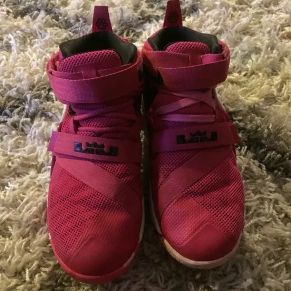 Nike Lebron Soldier IX GS Vivid Pink White 7Y - Picture 1 of 4